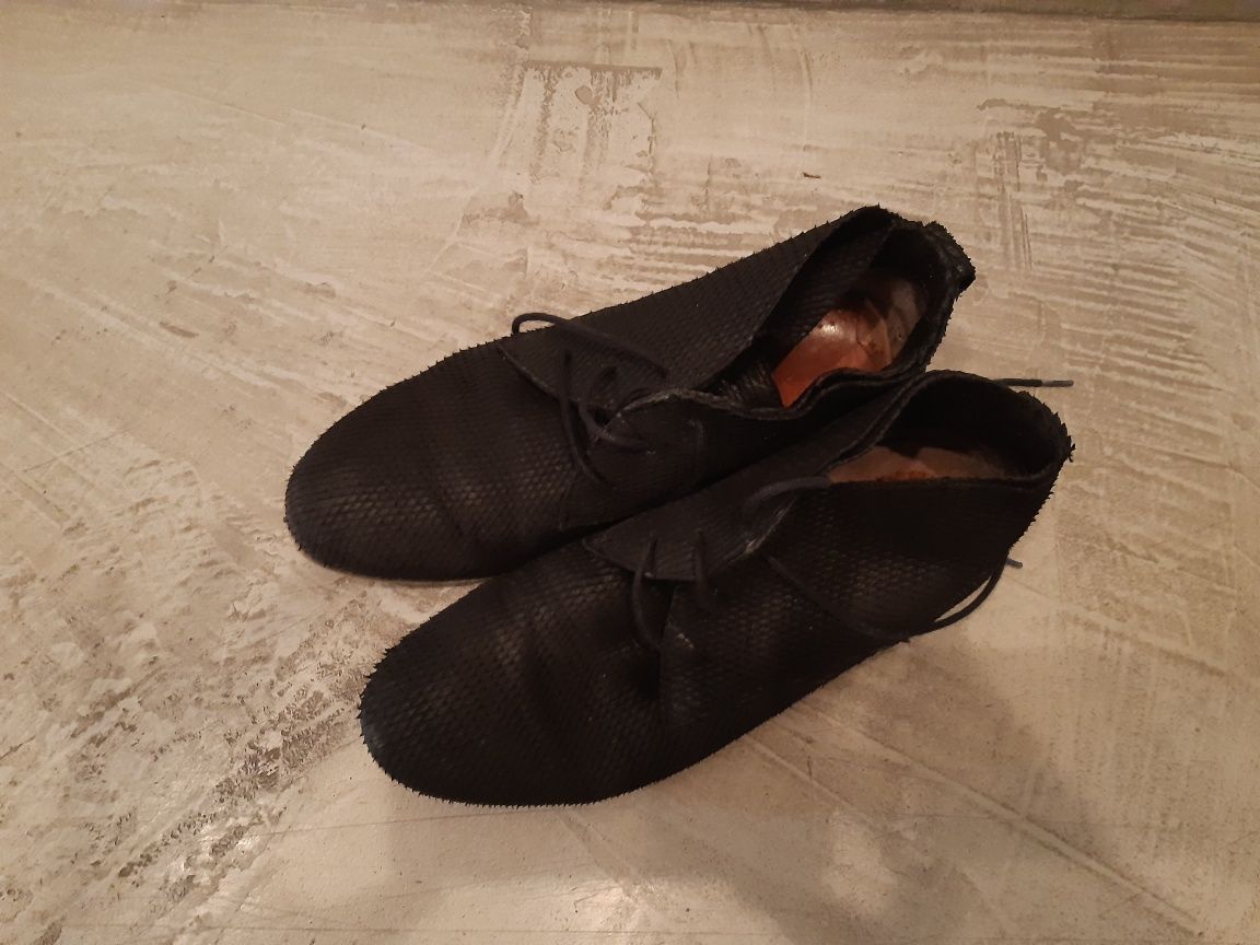 NOBRAND Czarne skórzane buty 40 j vagabond vintage design