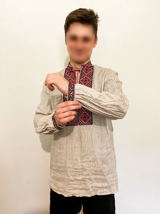 Чоловіча вишиванка з натурального льону.