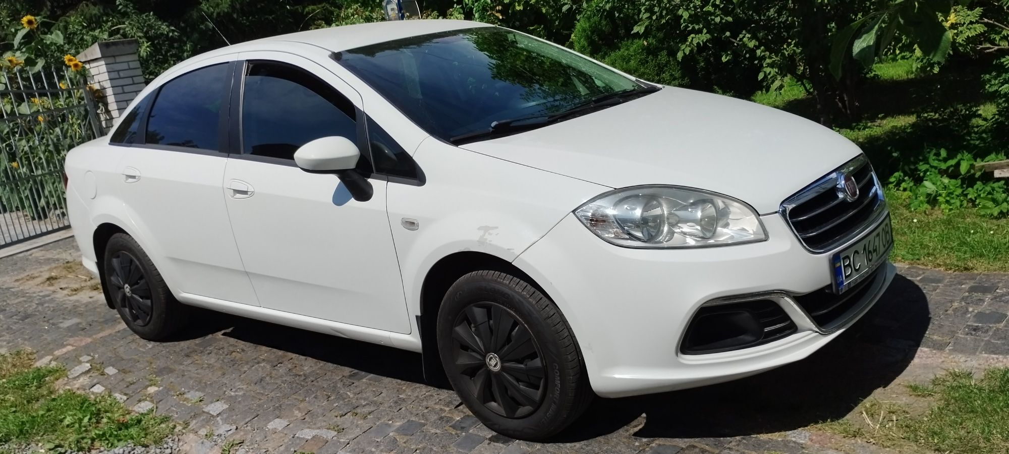 Автомобіль Fiat Linea
