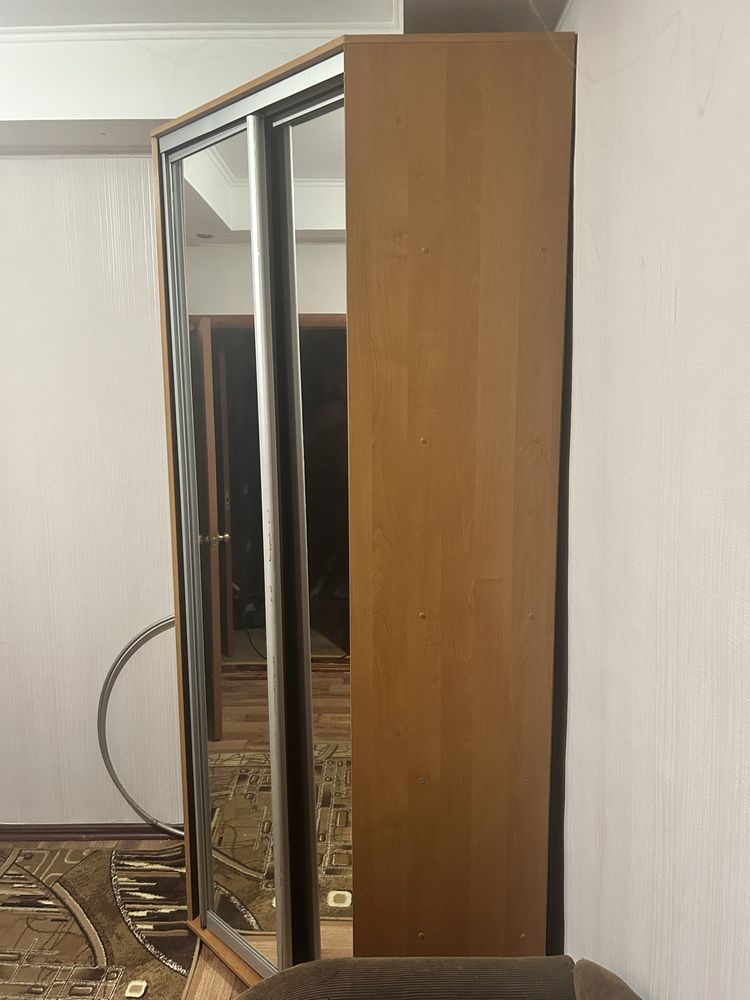 Продам угловой шкаф купе