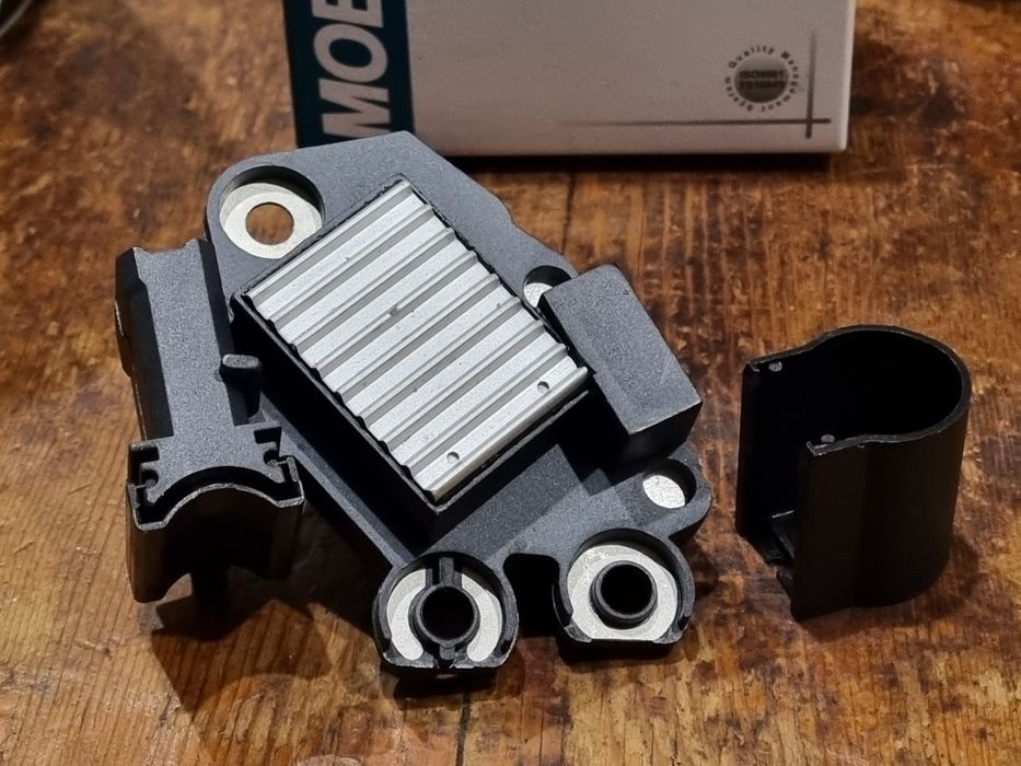 Регулятор напряжения генератора (реле зарядки) VRV3279 Mobiletron