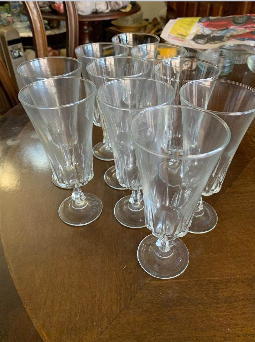 Conjunto de 30 copos variados             
(Espumante, vinho e água)