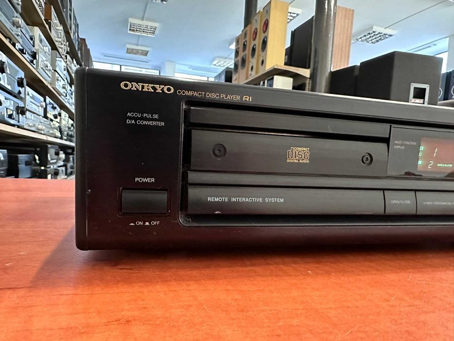 Odtwarzacz CD Onkyo DX-6810