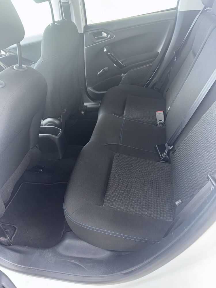 Peugeot 208 1.2 Signature