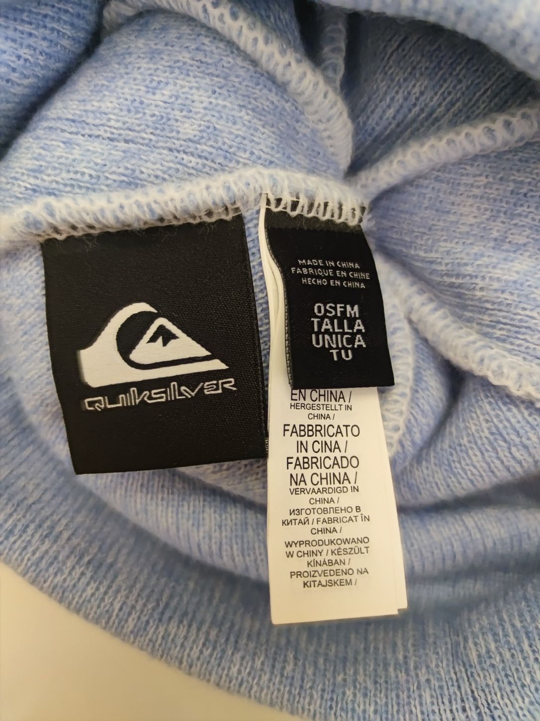 Czapka Quiksilver w ślicznym błękitnym kolorzeZpomponem.Nowa50złTANIEJ
