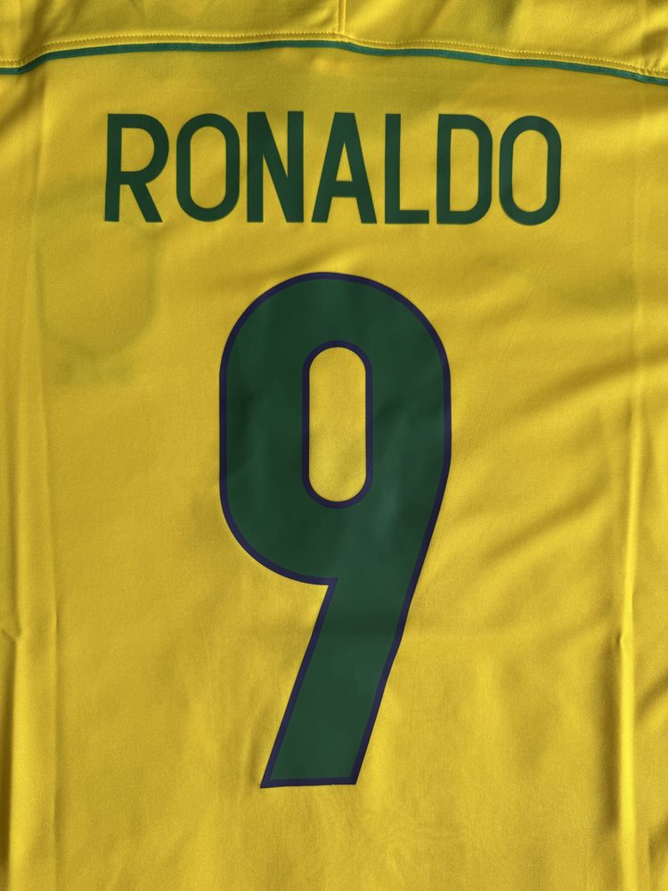 Camisola Oficial Brasil Ronaldo #9 – Época 2002 (Nova com Etiquetas)