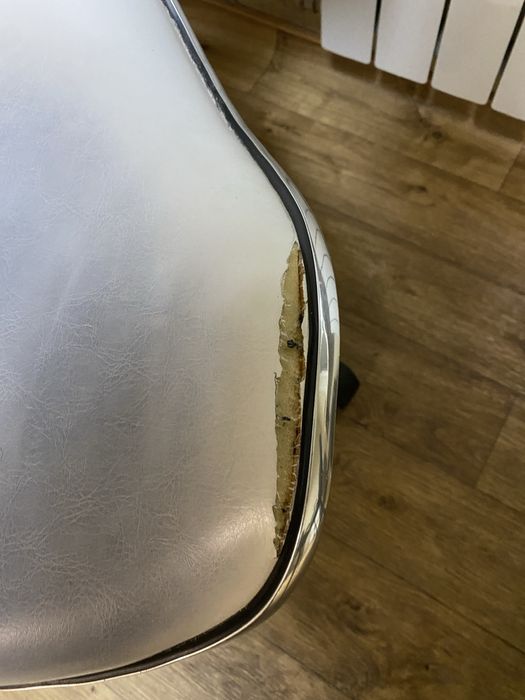 Крісло майстра манікюра