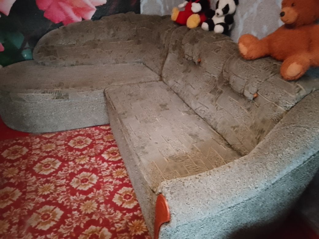 Диван угловой в хорошем состоянии