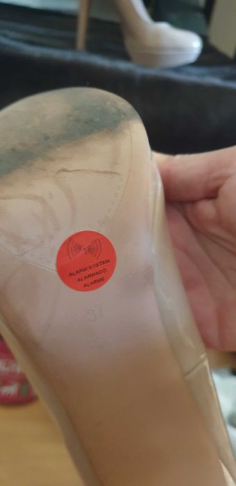 Sapatos de salto compensado bege