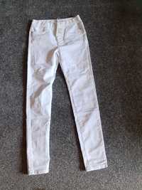 Białe spodnie jeansowe  z elastyną