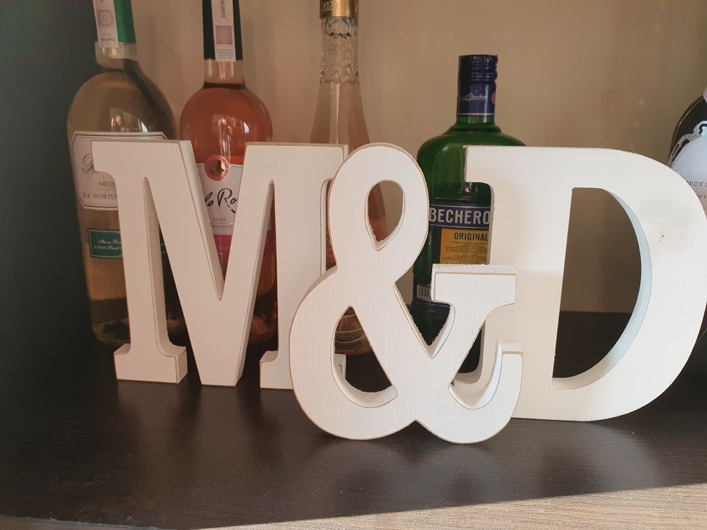 Ozdoby na stół weselny pary młodej M+D i serce