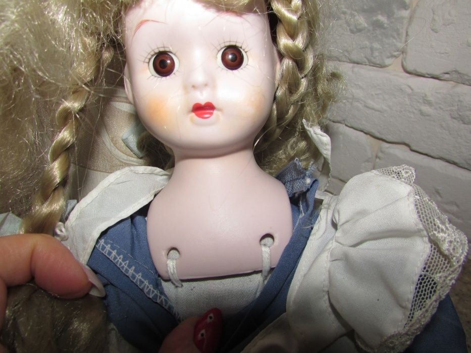 Кукла фарфоровая винтажная , рост 36 см , грудная пластина