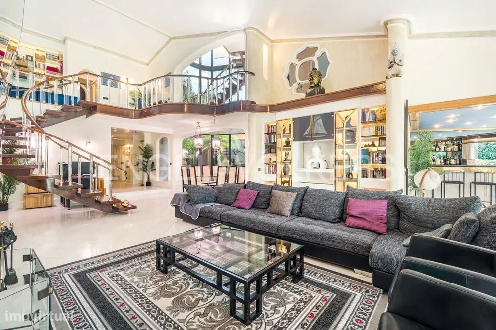 Exuberante moradia com localização central e a pé da praia