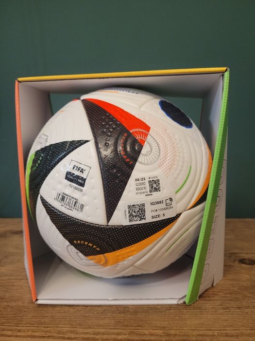 Piłka Euro 2024, Fussballiebe Pro OMB meczowa