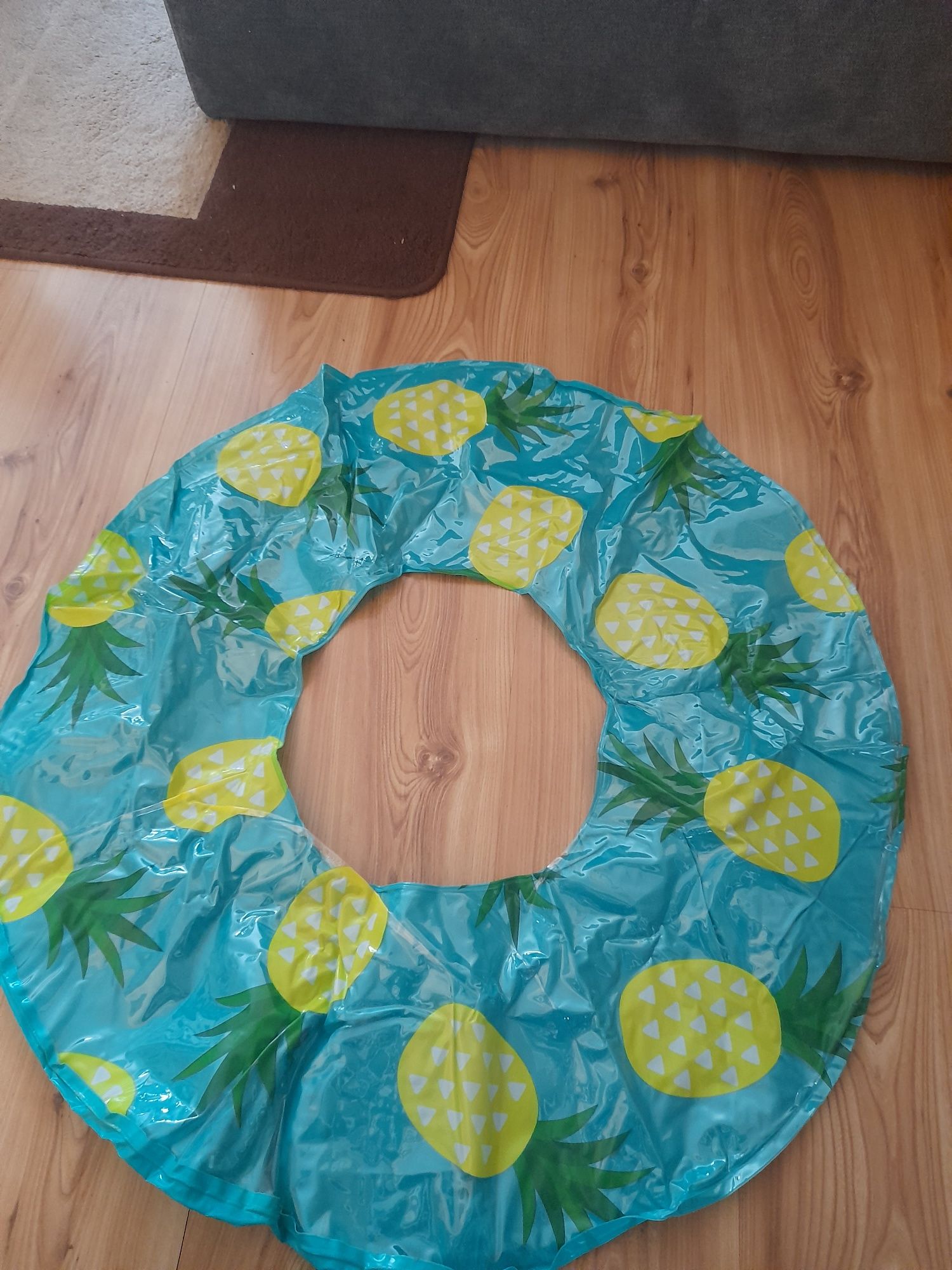 Kółko do pływania w ananasy