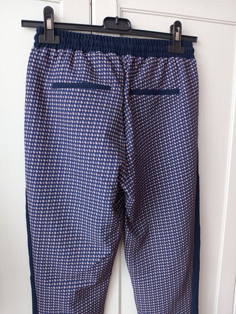 Spodnie Reserved z paskiem i kieszeniami XS