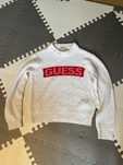 Biały krótki sweter z logo Guess