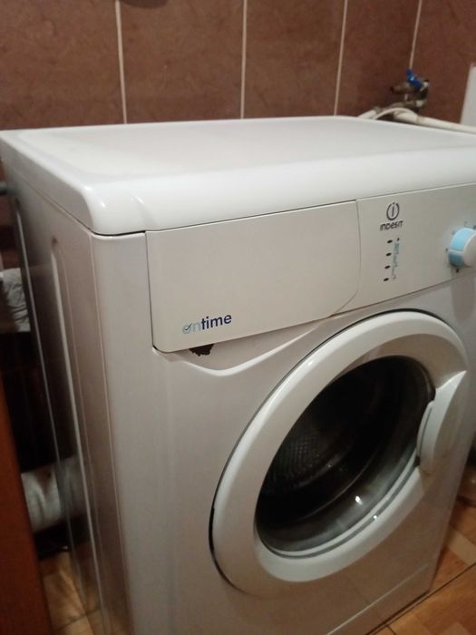 Запчасти запчастини стиральной машины INDESIT WISL 1000 OT
