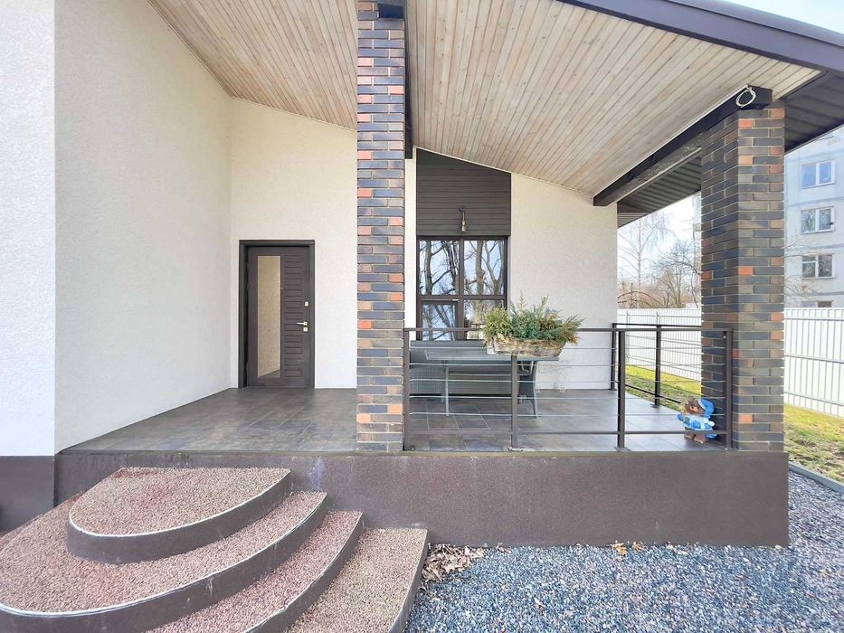 Продам стильный новый дом на  Роменской.