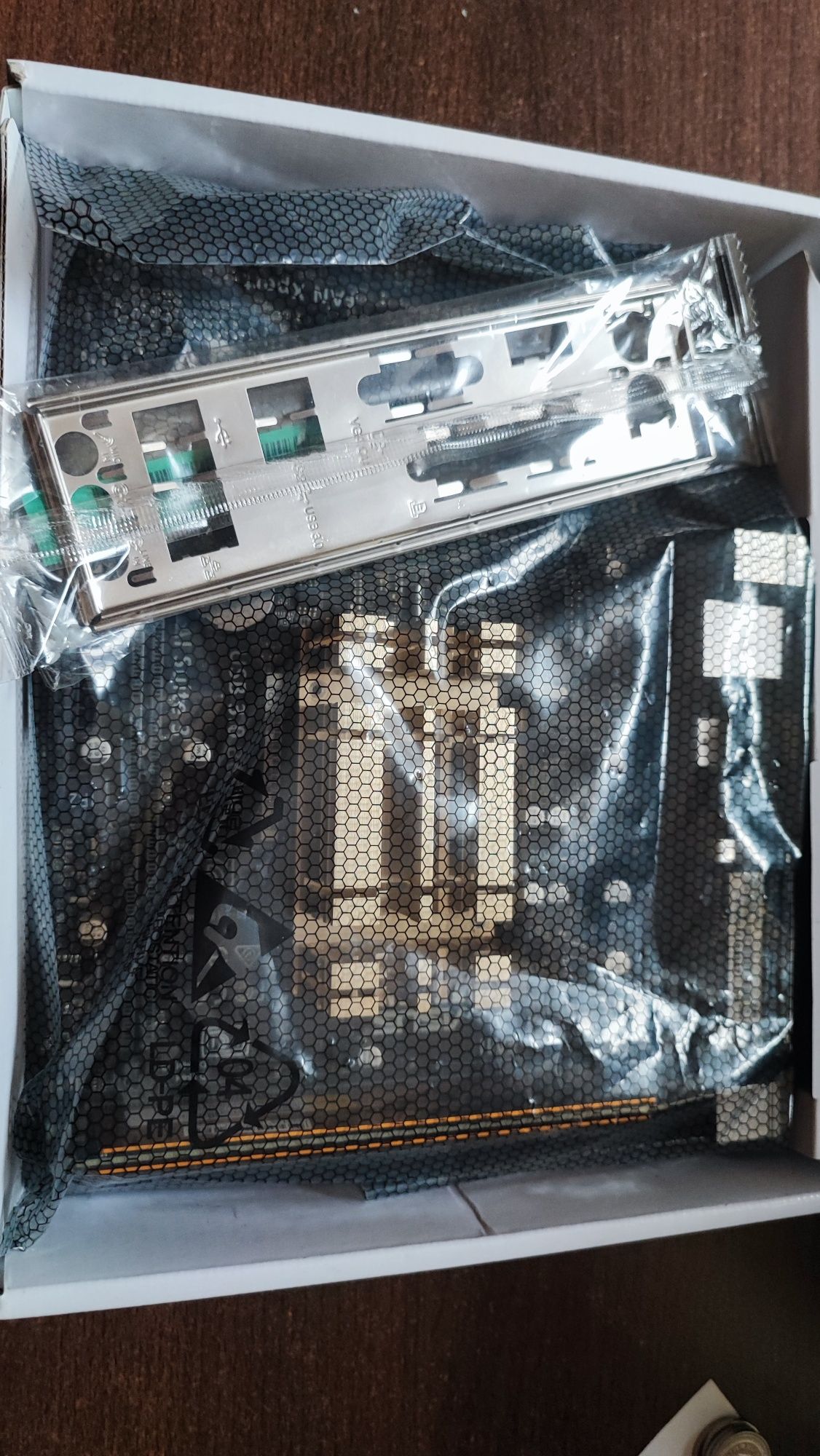Материнська плата з процессором N3050 + 4gb DDR3.