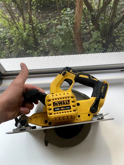 Акумуляторная: циркулярка; шуруповерт DeWALT Dcs570 флексвольт акб 9а