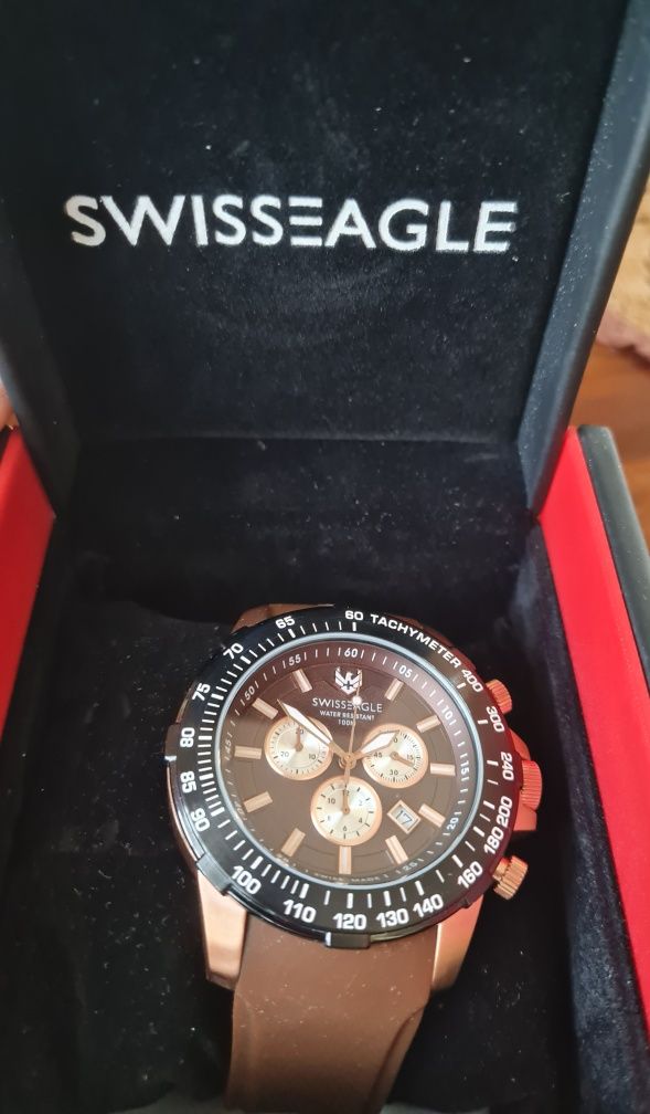 Zegarek Swiss Eagle Nowy
Herzog Brun/Gummi Ø45 mm
Ref. SE-9065-0B