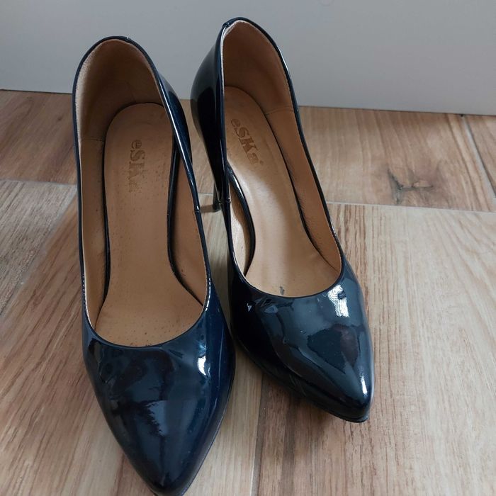 Buty szpilki skóra granatowe czółenka z połyskiem lakierki eska 38
