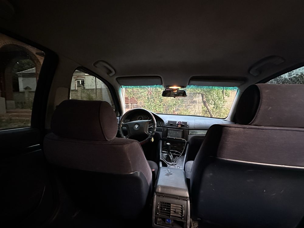 BMW E39 523I (2.5 Газ/Бензин)(Механика)