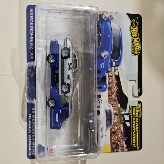 Hot Wheels Premium Team Transport
