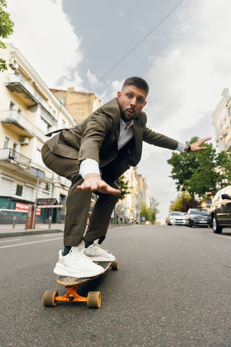 Ведучий та діджей на корпоратив , день народження , весілля