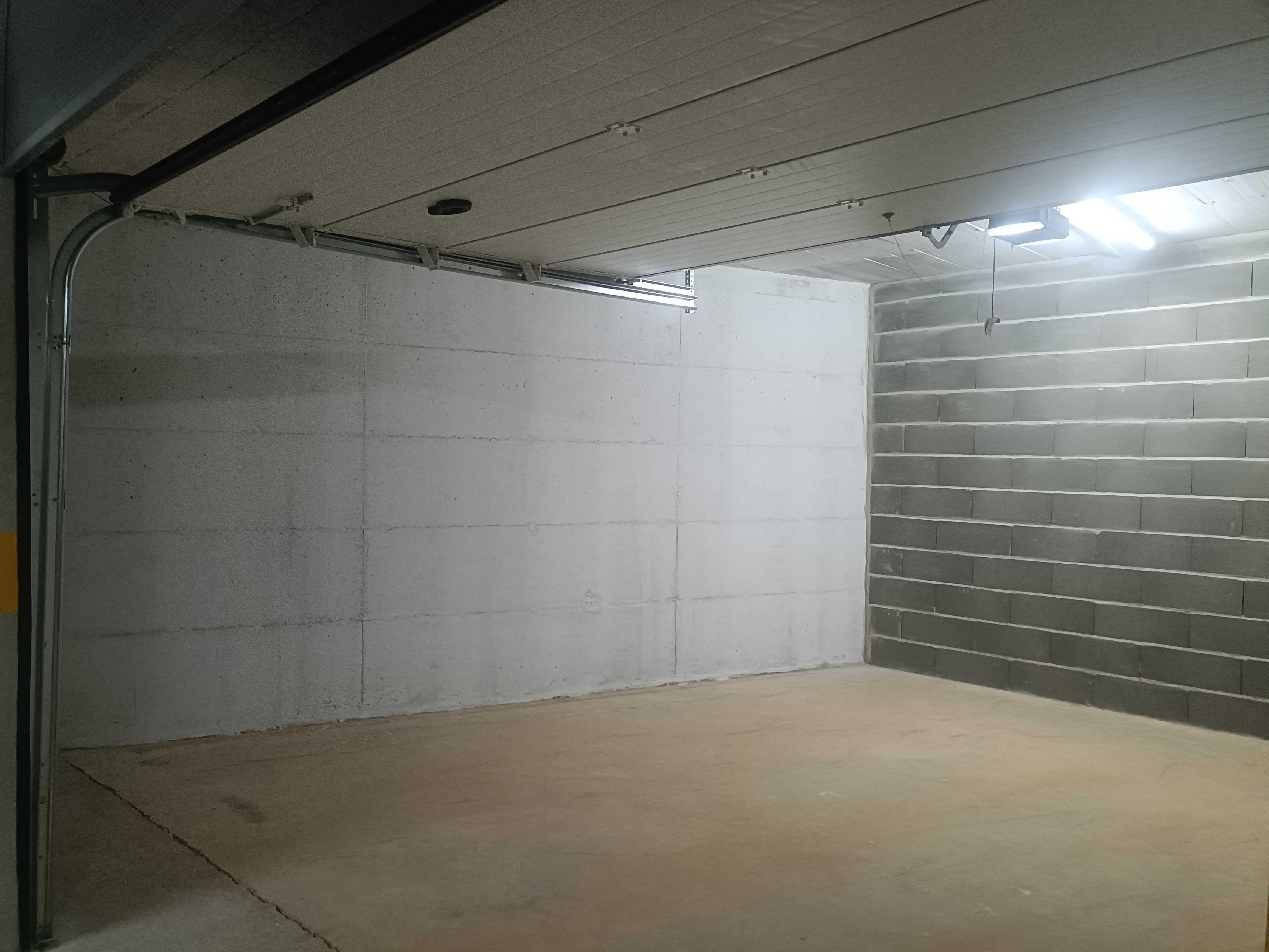 Arrenda-se Box com 20m/24