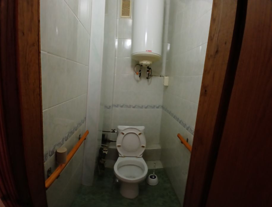 Сдам большую квартиру у метро.