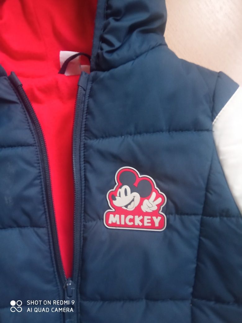 Kurtka chłopięca Mickey z kapturem ocieplana bardzo dobry stan