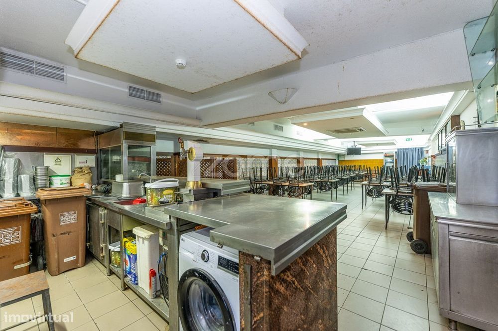 Espinho Centro | Restaurante com Lojas e Habitação