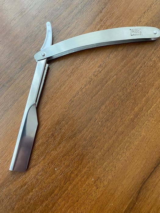 Небезпечна бритва. Шаветка. Опасна бритва.