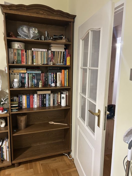 Dębowa bilblioteczka