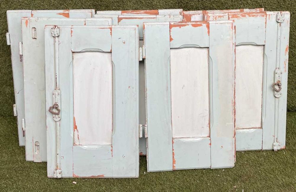 Portadas de janelas antigas, 8 pares