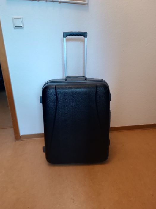 Пластиковый чемодан размер L 68*48*26см