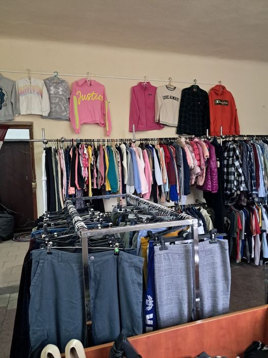 Sprzedam wyposażenie sklepu + towar