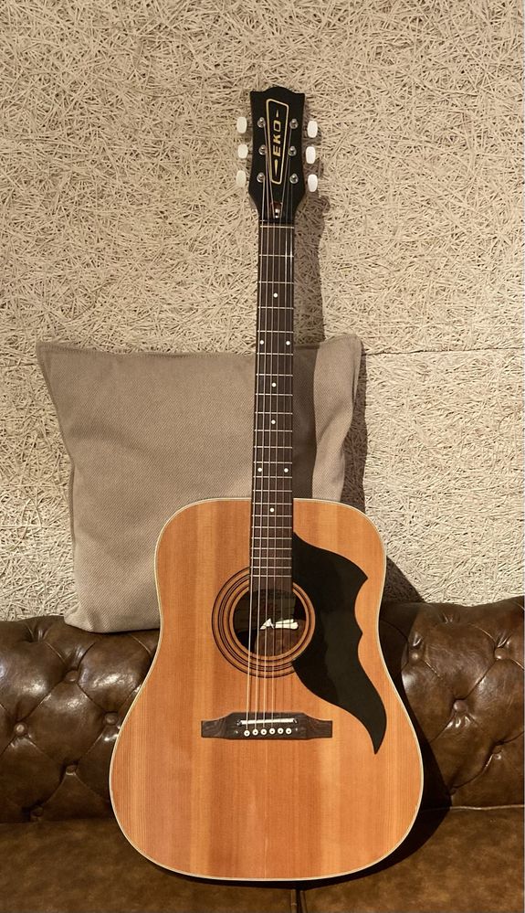 Guitarra acústica Eko Ranger 6 (circa 1973)