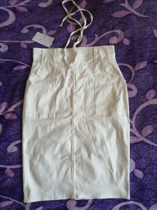 Спідниця карандаш білого кольору