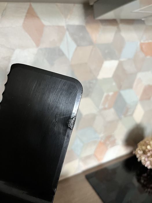 Czarne plastkikowe alcesoria kuchenne: chochla, cedzak, szpatuła