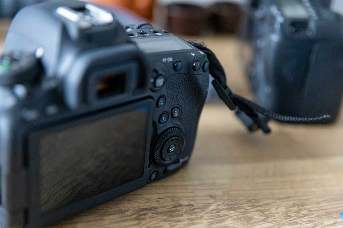 6D Mark II - używany rok
