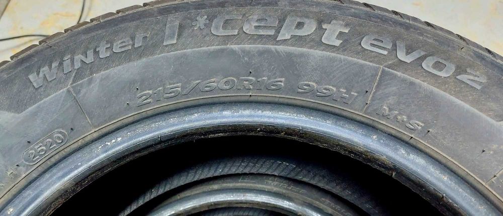 Sprzedam opony zimowe 215/60R16 XL 99H Hankook Winter I*Cept EVO2