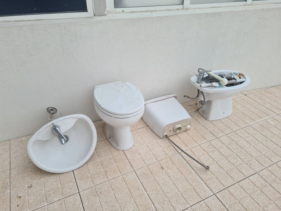 Conjunto WC e móvel com espelho