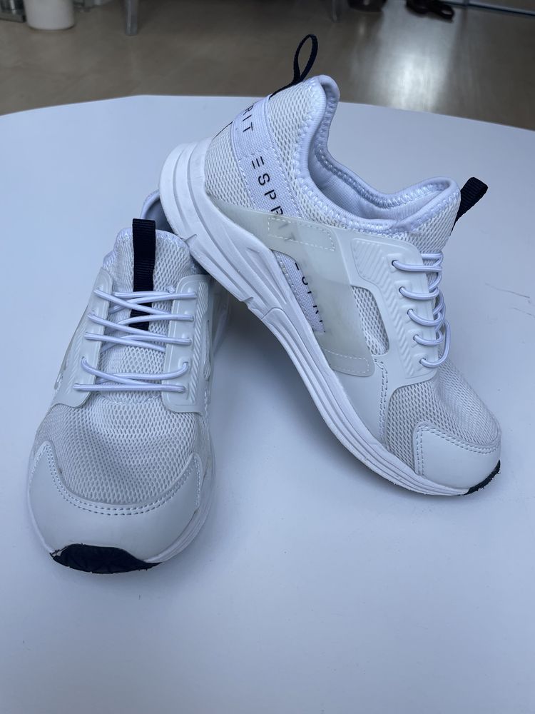 Białe sneakersy Esprit 35