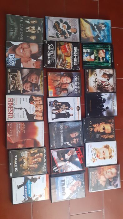 DVD AEG com oferta de cerca de 40 filmes