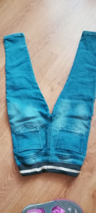 Моми на дівчинку