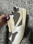 Nike travis 42.5