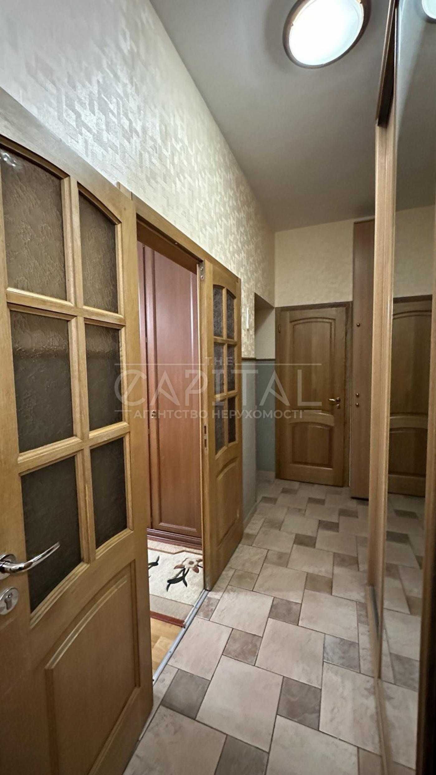 Продаж 2к квартири 53м2, вул. Джона Маккейна, Печерський район